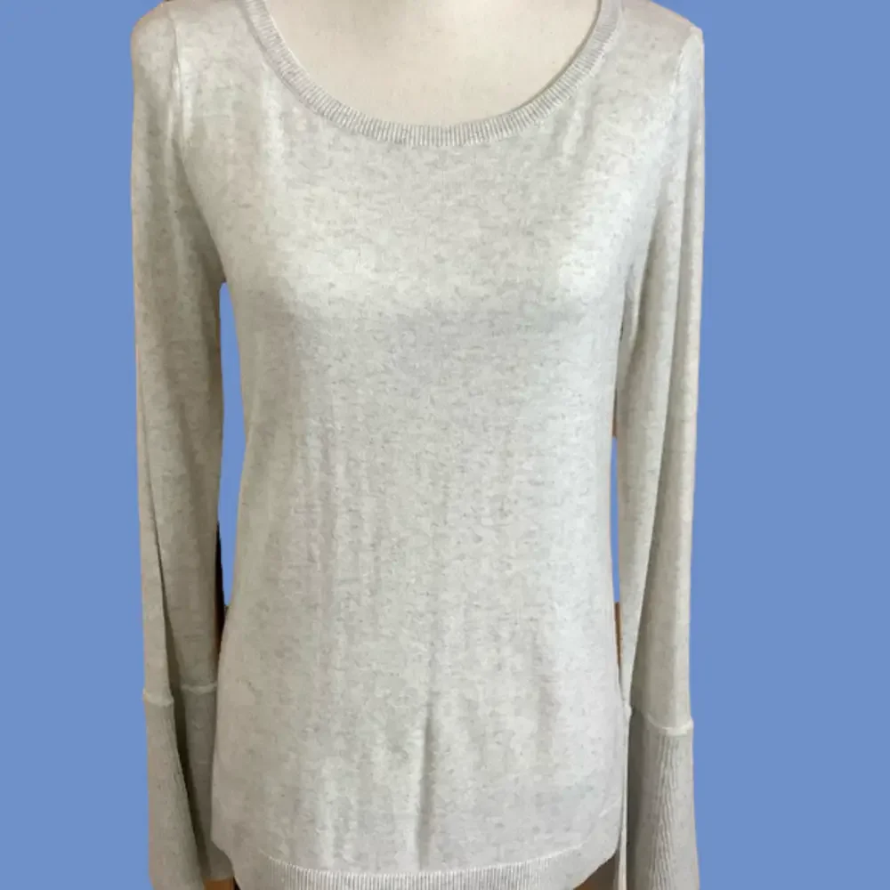 NWOT Esqualo Lt. Grey Flair Cuff Sweater Sz-M